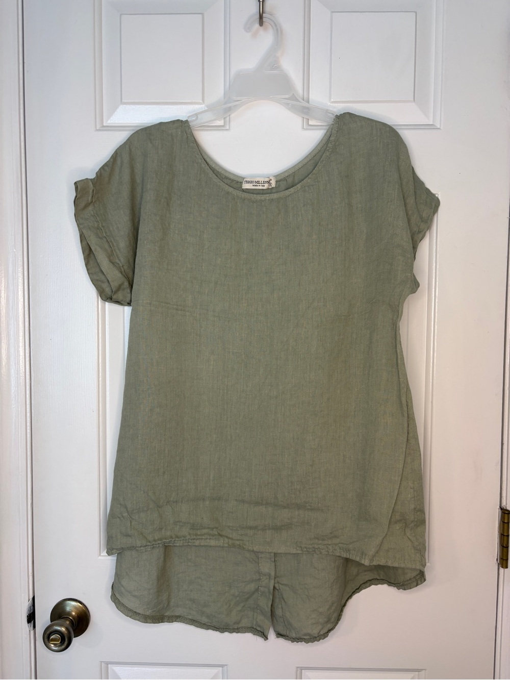 Terzo Millenio Sage Green Short Sleeve Linen Scoop Top